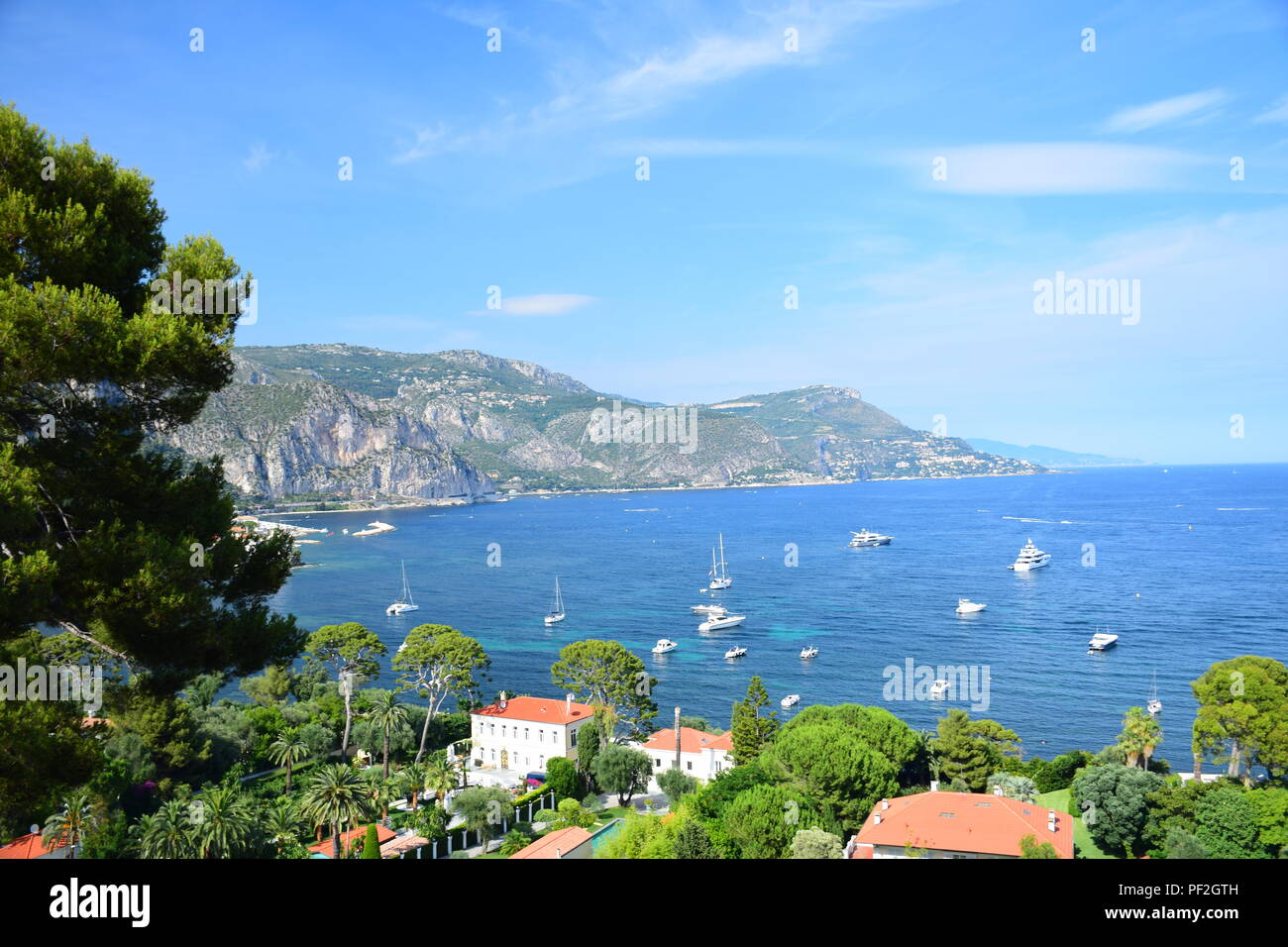 Vedute della costa e architettura di Cap Ferrat sul francese Rviiera Foto Stock
