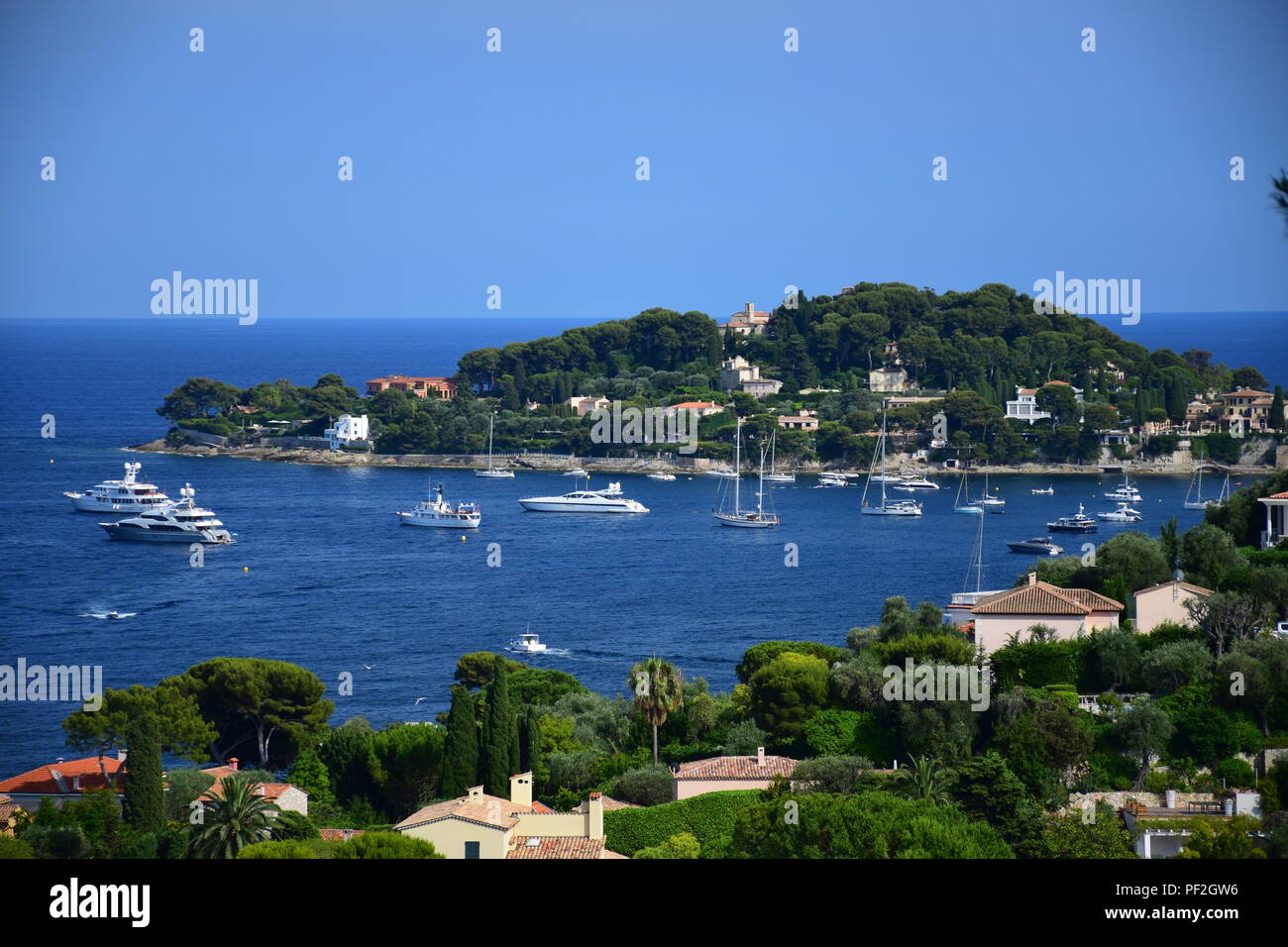 Vedute della costa e architettura di Cap Ferrat sul francese Rviiera Foto Stock