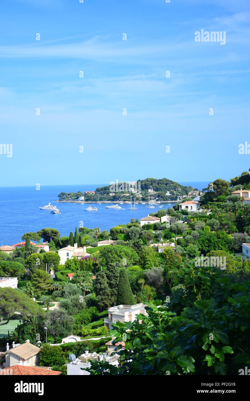Vedute della costa e architettura di Cap Ferrat sul francese Rviiera Foto Stock
