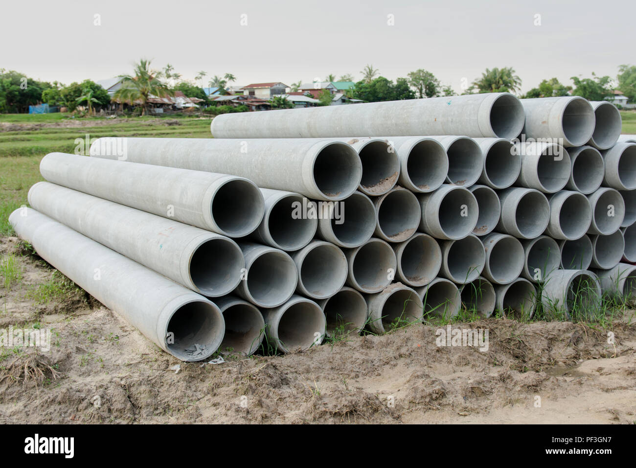 Tubi di cemento immagini e fotografie stock ad alta risoluzione - Alamy