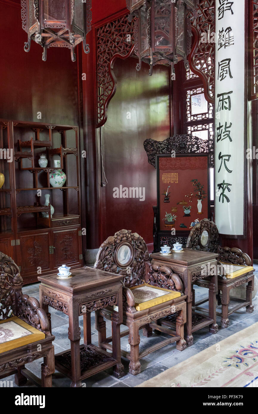 Yangzhou, Jiangsu, Cina. Ho Famiglia Casa e giardino. Vista interna di un palazzo del XIX secolo la stanza di seduta. Foto Stock