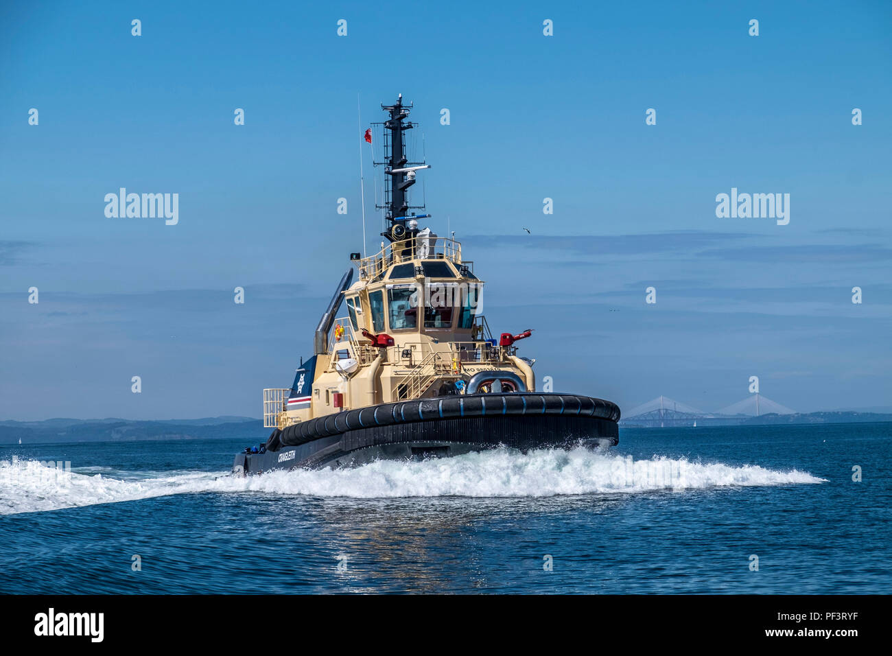 Rimorchiatore sul fiume Forth Foto Stock