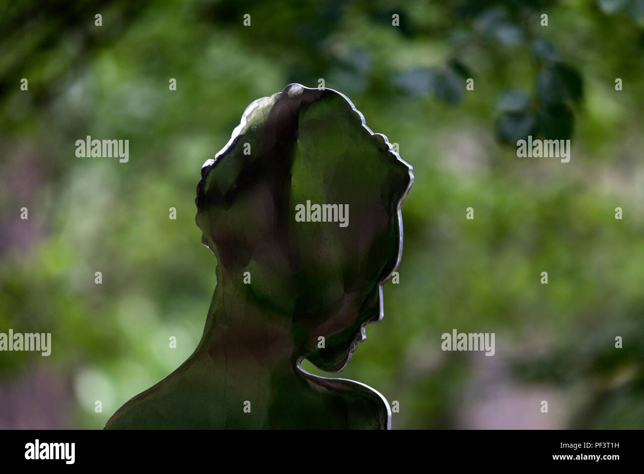 In prossimità di una delle figure nel 'Creazione naturale' Outdoor Art Exhibition a bassa forza, Bowlees, Teesdale superiore Foto Stock