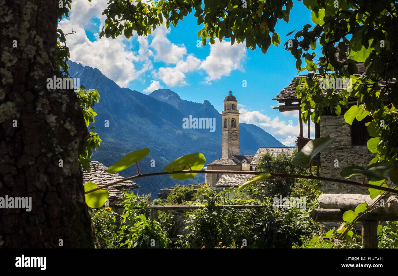 Soglio è un ex comune nel distretto di Maloja nel cantone svizzero dei Grigioni vicino al confine con l'Italia. Foto Stock