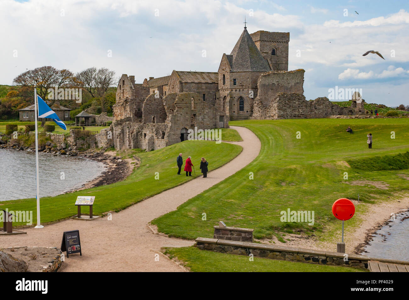 Inchcolm Abbey a Inchcolm Isola, Firth of Forth, Scozia. Foto Stock