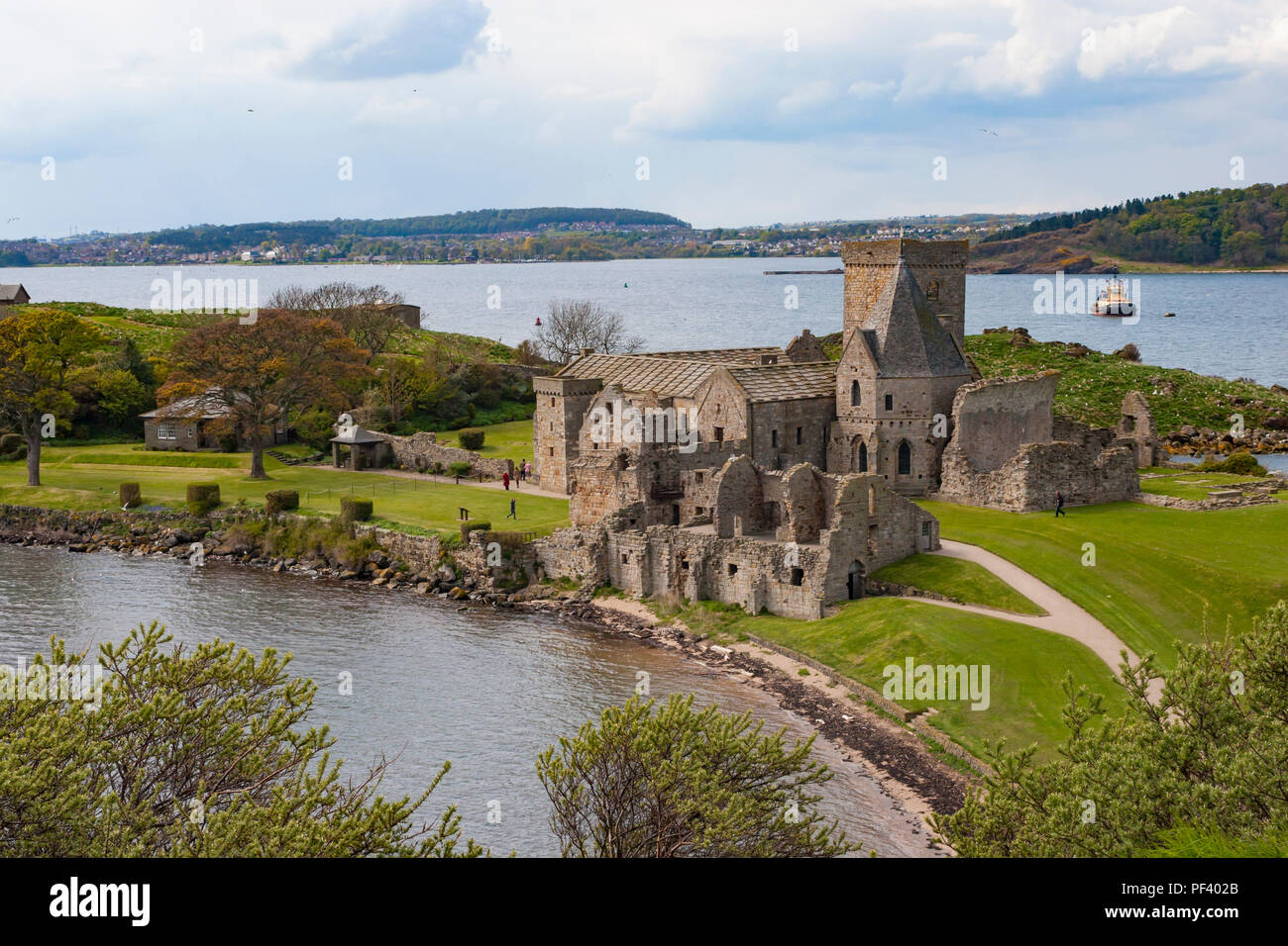 Inchcolm Abbey a Inchcolm Isola, Firth of Forth, Scozia. Foto Stock