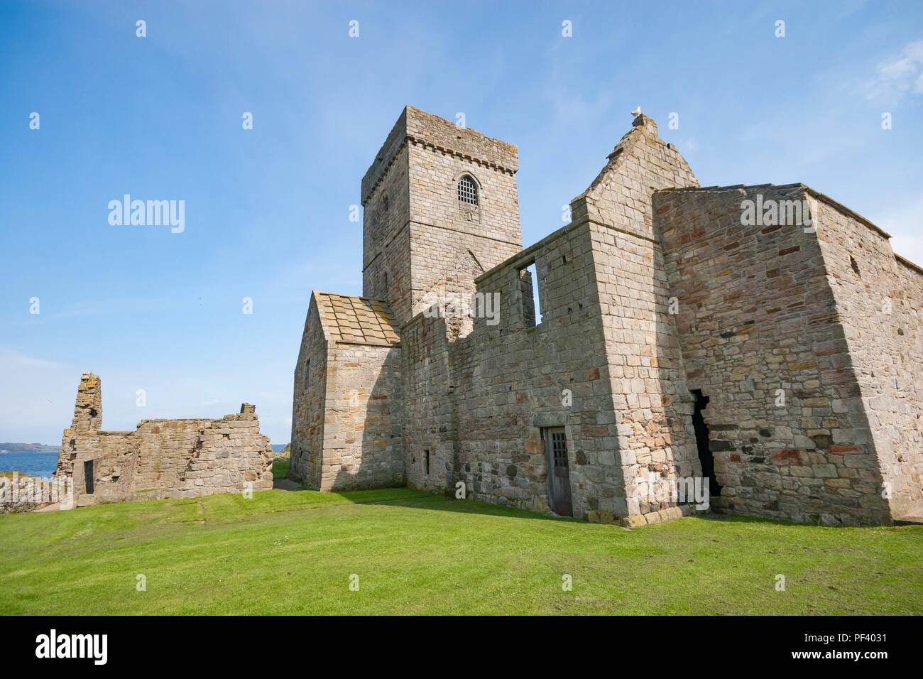 Inchcolm Abbey a Inchcolm Isola, Firth of Forth, Scozia. Foto Stock