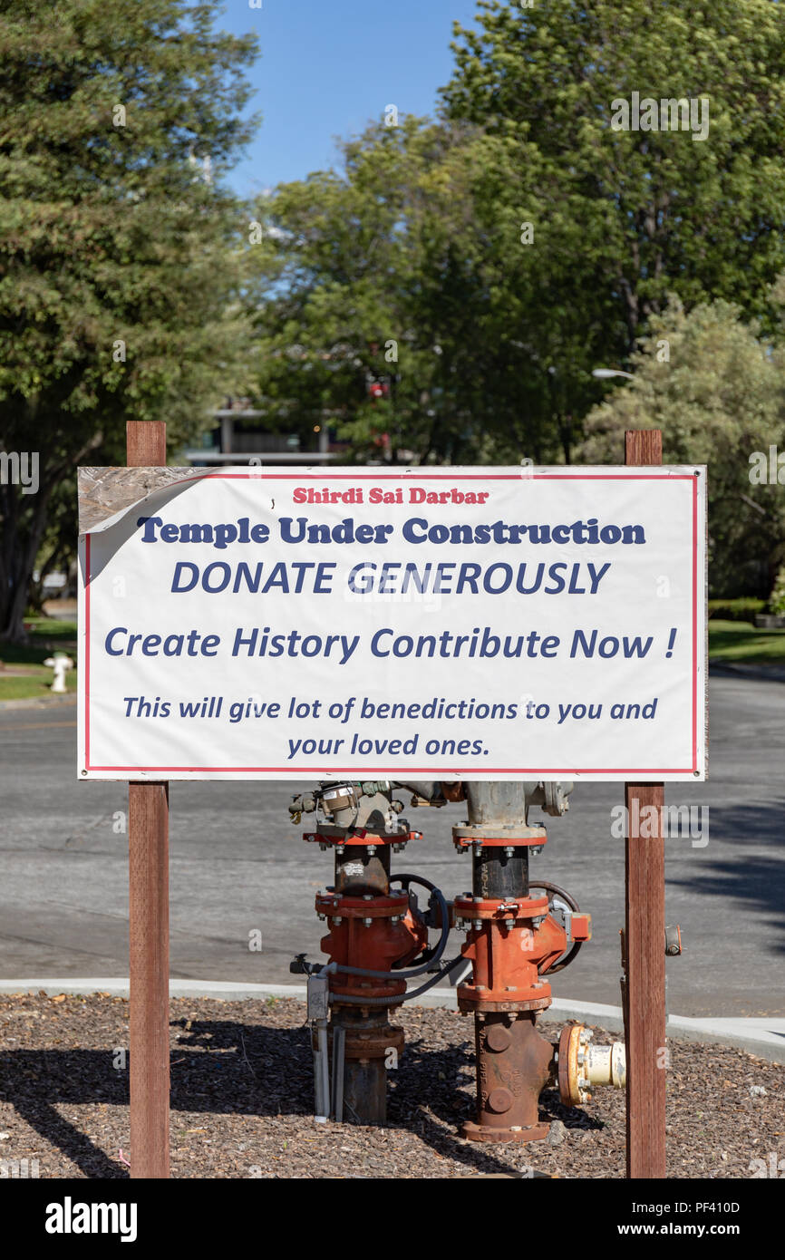 Tempio in costruzione - donate generosamente, segno al di fuori di Shirdi Sai Darbar tempio; Sunnyvale, California, Stati Uniti d'America Foto Stock