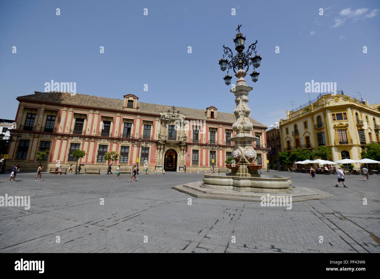 Plaza Virgen de los Reyes e Palazzo Arcivescovile di Siviglia (palacio Arzobispal), Spagna Foto Stock
