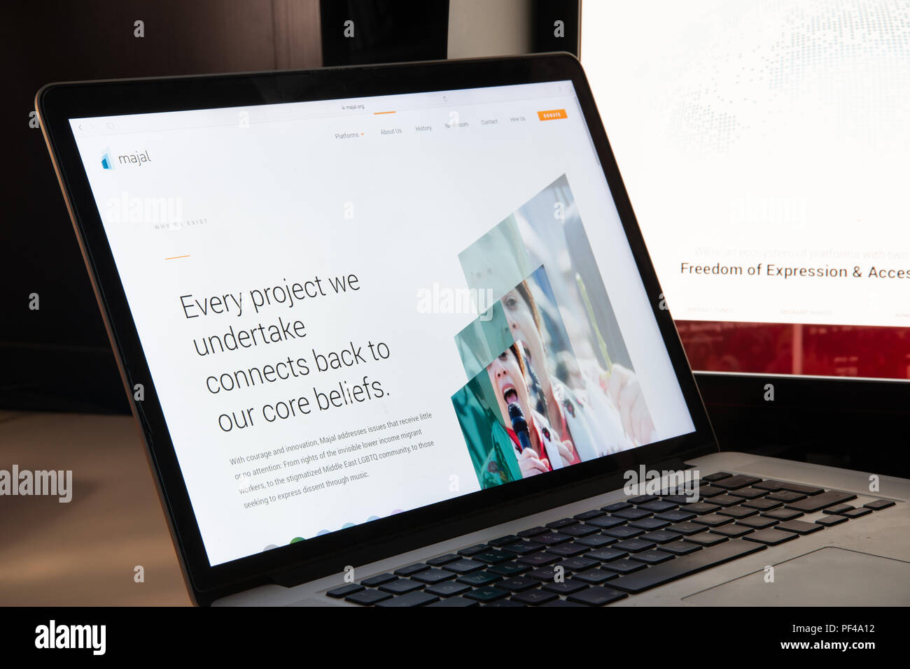 Milano, Italia - 15 agosto 2018: Medio Oriente la gioventù Mahal ONG homepage del sito. Medio Oriente la gioventù Mahal logo visibile. Foto Stock