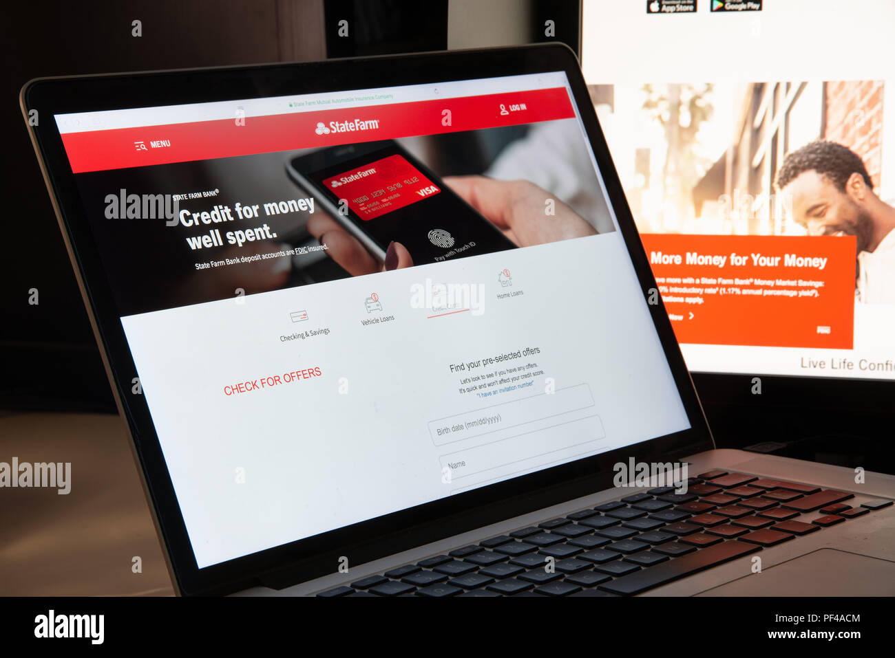 Milano, Italia - 15 agosto 2018: State Farm Insurance website homepage. Fattoria di stato visibile il logo. Foto Stock