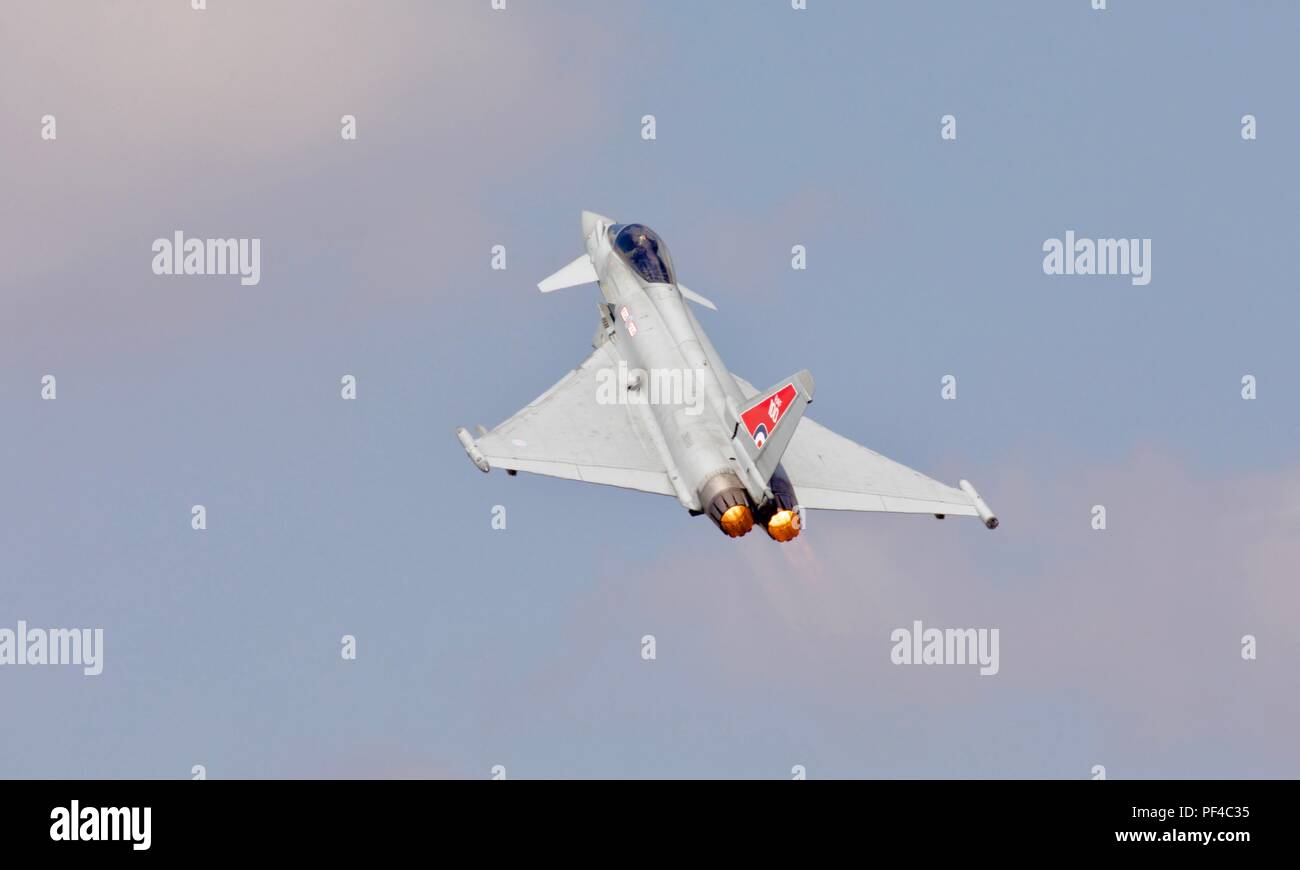 RAF Eurofighter Typhoon FGR4 con la RAF100 Logo sulla coda per celebrare il centenario della Royal Air Force al RIAT 2018 Foto Stock