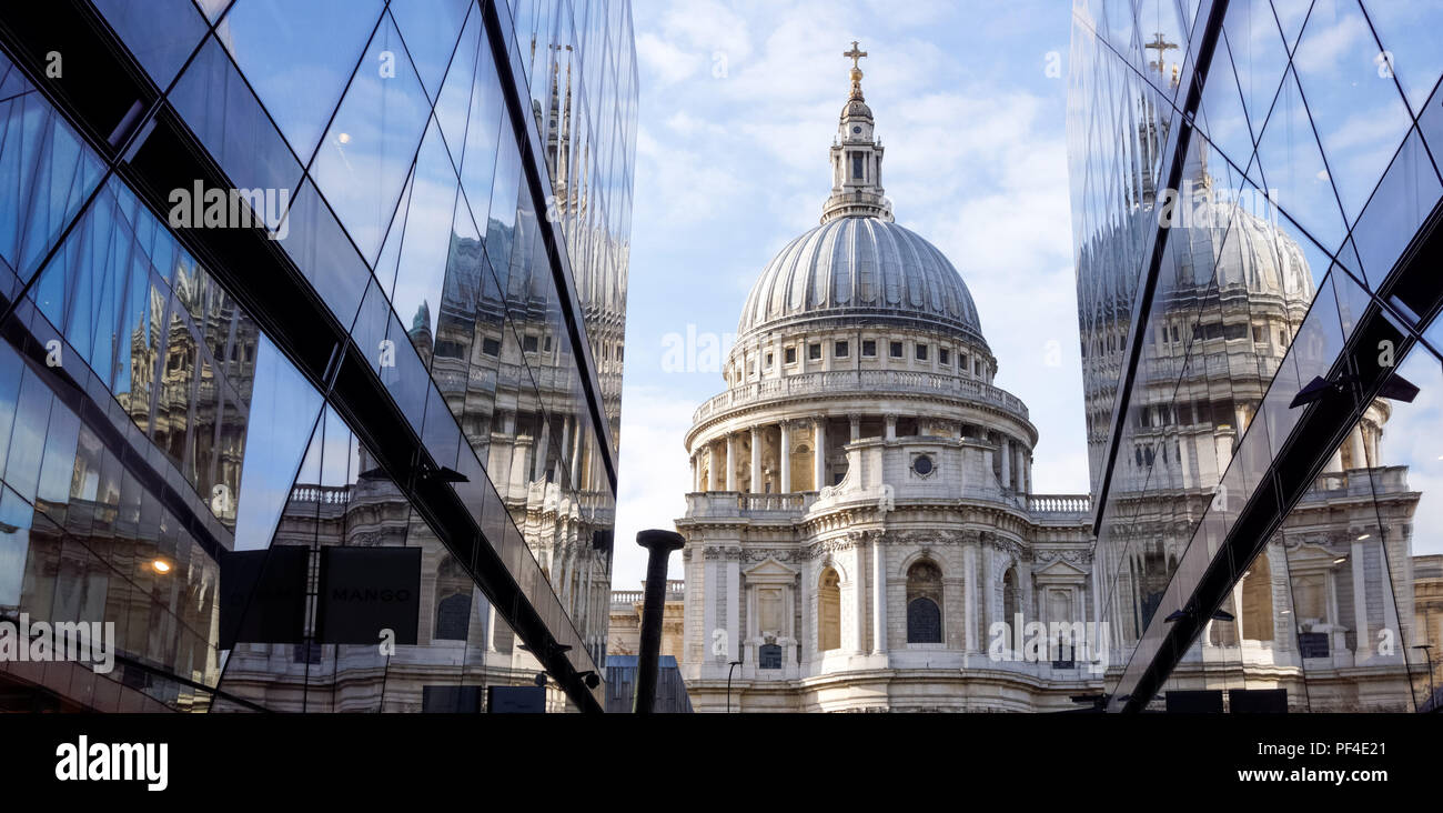 Cattedrale di St Paul vista da un nuovo cambiamento a Londra Inghilterra Regno Unito Regno Unito Foto Stock