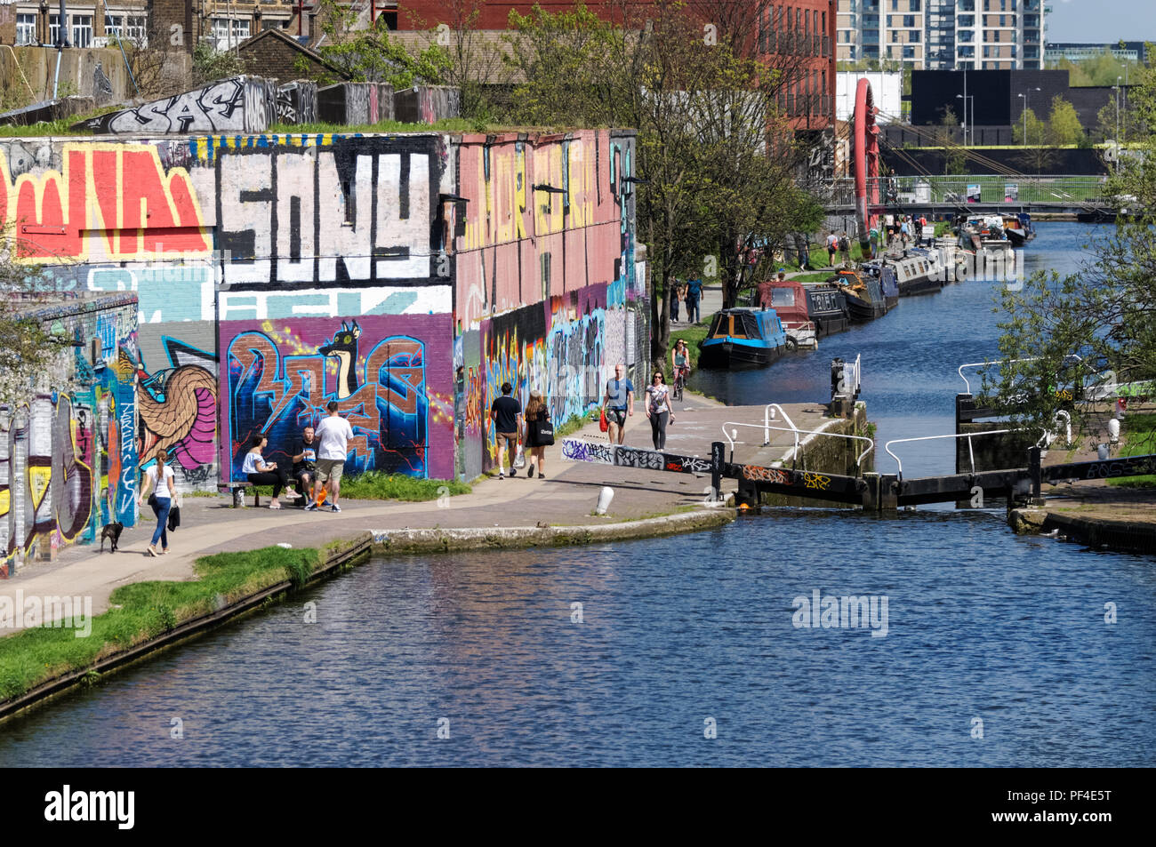 Hertford Unione serratura inferiore n. 3, Hertford Union Canal, il fiume Lee Navigazione, Londra Inghilterra Regno Unito Regno Unito Foto Stock Hertford Unione serratura inferiore n. 3, Hertford Union Canal, il fiume Lee Navigazione, Londra Inghilterra Regno Unito Regno Unito Foto Stock
