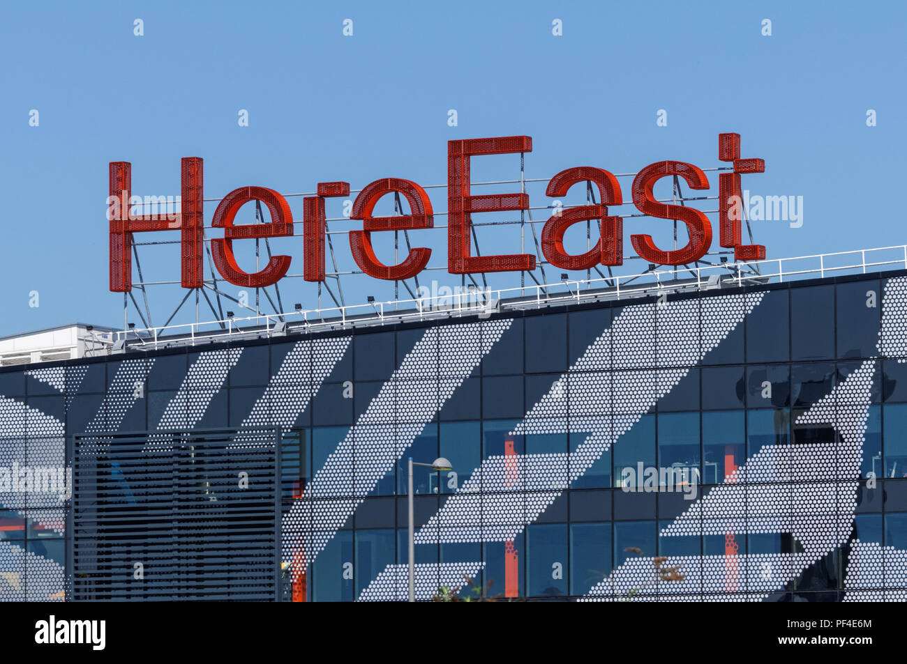 Qui est ufficio complesso presso la Queen Elizabeth Olympic Park a Londra England Regno Unito Regno Unito Foto Stock