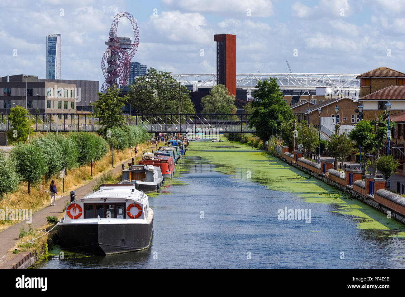 Fiume Lea Navigation Canal, Hackney, Londra England Regno Unito Regno Unito Foto Stock Fiume Lea Navigation Canal, Hackney, Londra England Regno Unito Regno Unito Foto Stock