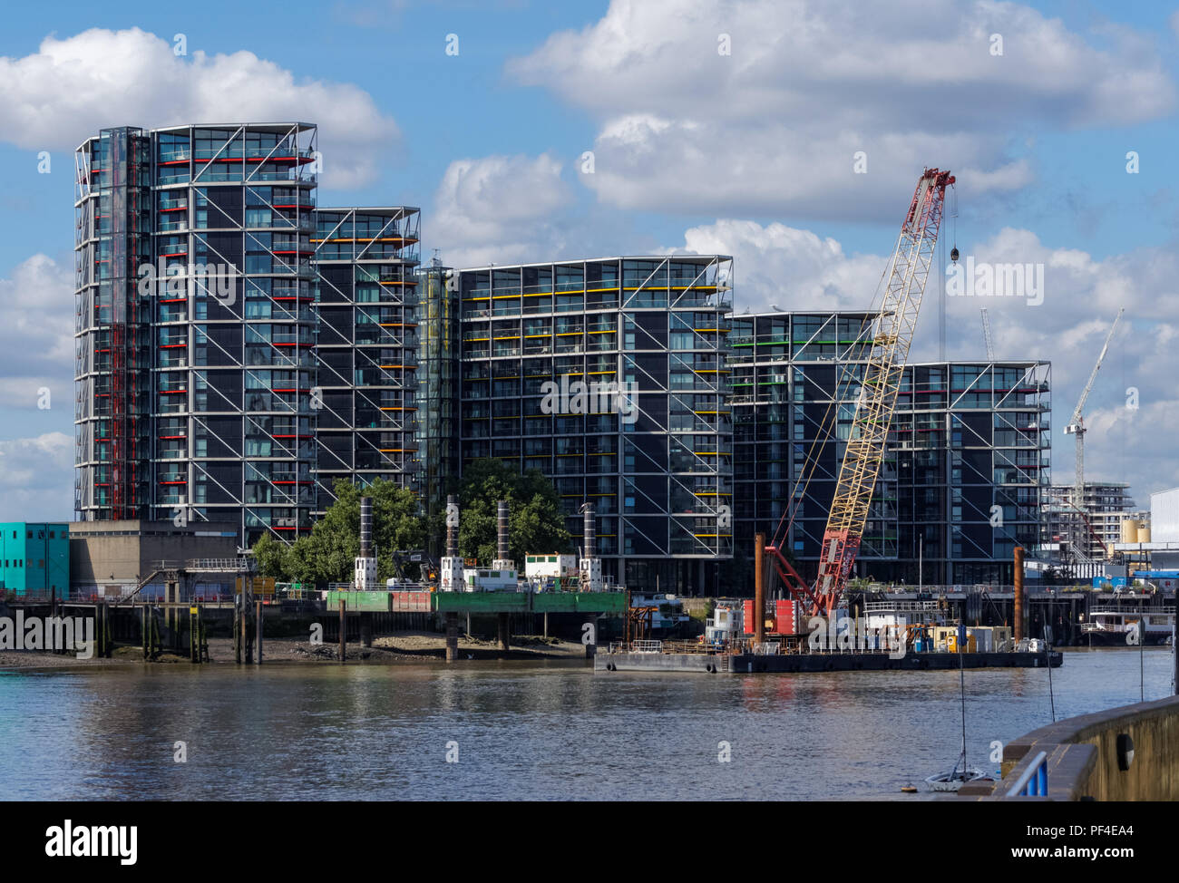 Riverlight sviluppo residenziale a Nine Elms dal fiume Thames, London, England, Regno Unito, Gran Bretagna Foto Stock