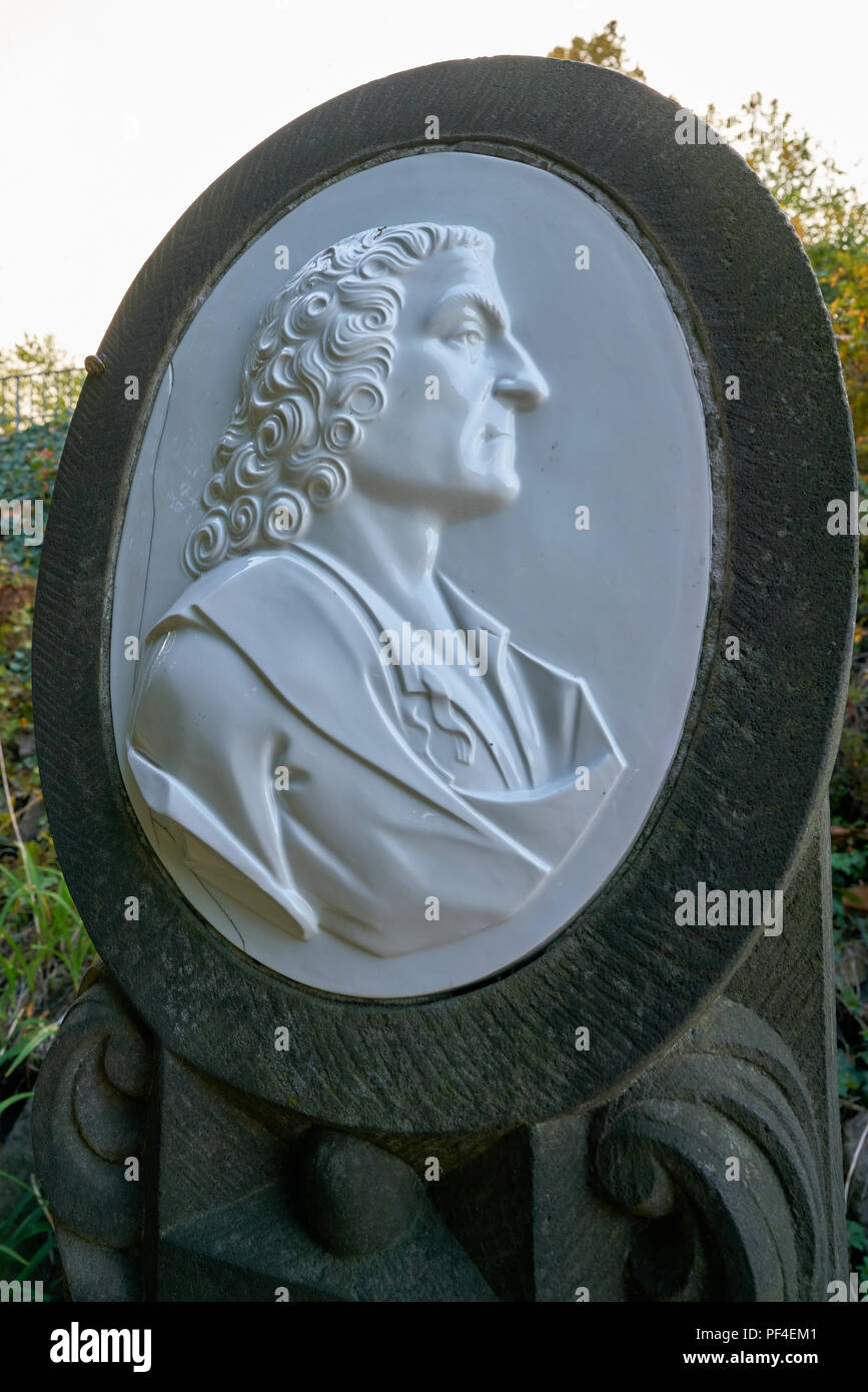 Monumento a l'inventore della porcellana europea in un parco in Dresden Foto Stock