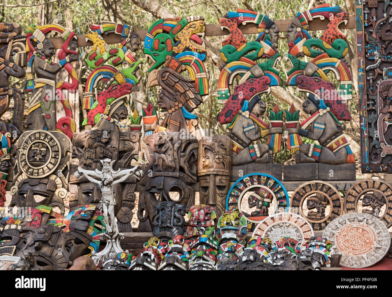 Stallo con fatti a mano, colorati souvenir messicani in Chichen Itza, Messico. Foto Stock