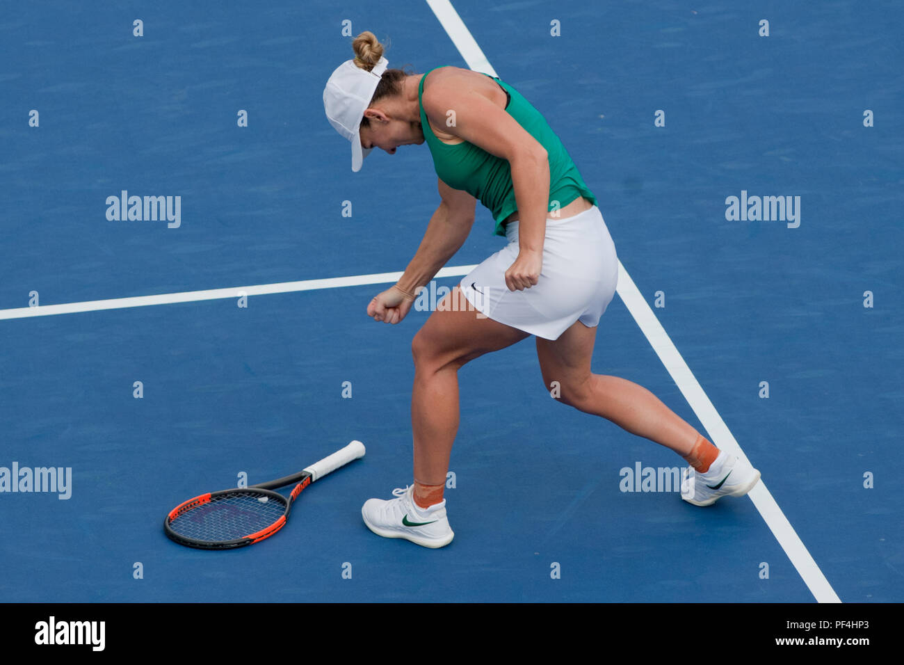 Cincinnati, OH, Stati Uniti d'America. 18 Agosto, 2018. Occidentale e Meridionale Tennis aperto, Cincinnati, OH - Agosto 18, 2018 - Simona Halep in azione contro Aryna Sabalenka nelle semifinali del occidentale e meridionale torneo di tennis svoltosi a Cincinnati. - Foto di Wally nellâ/ZUMA Premere Credito: Wally nellâ/ZUMA filo/Alamy Live News Foto Stock