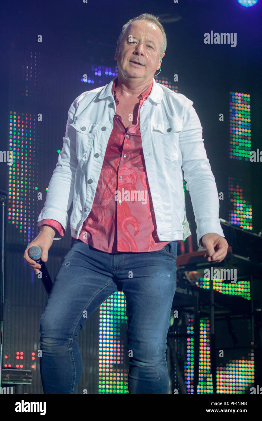 Coventry, Regno Unito. 18 ottobre, 2018. Simple Minds cantante Jim Kerr a Grandslam18 , Coventry Butts Park Arena Credito: Kev Wise Immagini/Alamy Live News Foto Stock