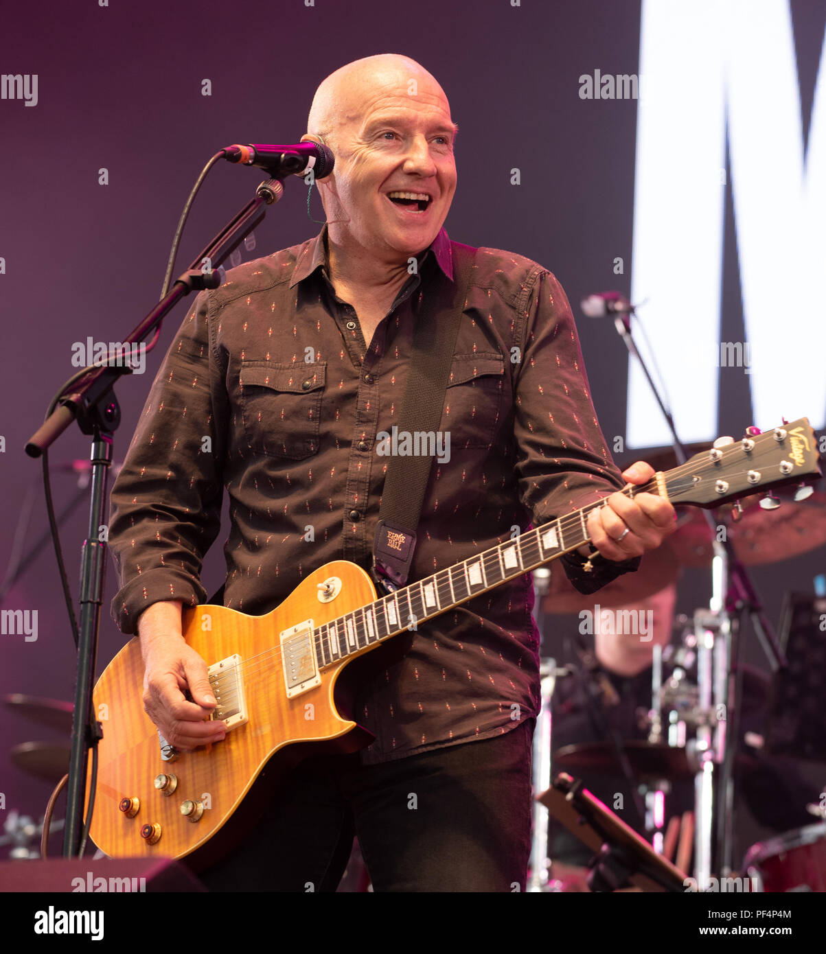 Henley-on-Thames, Regno Unito. 18 Agosto, 2018. Midge Ure suona al Festival di riavvolgimento del Sud - Giorno 1 - al Temple Island Meadows, Henley-on-Thames, Oxfordshire, Sabato 18 Agosto 2018 foto di Keith Mayhew Credito: KEITH MAYHEW/Alamy Live News Foto Stock