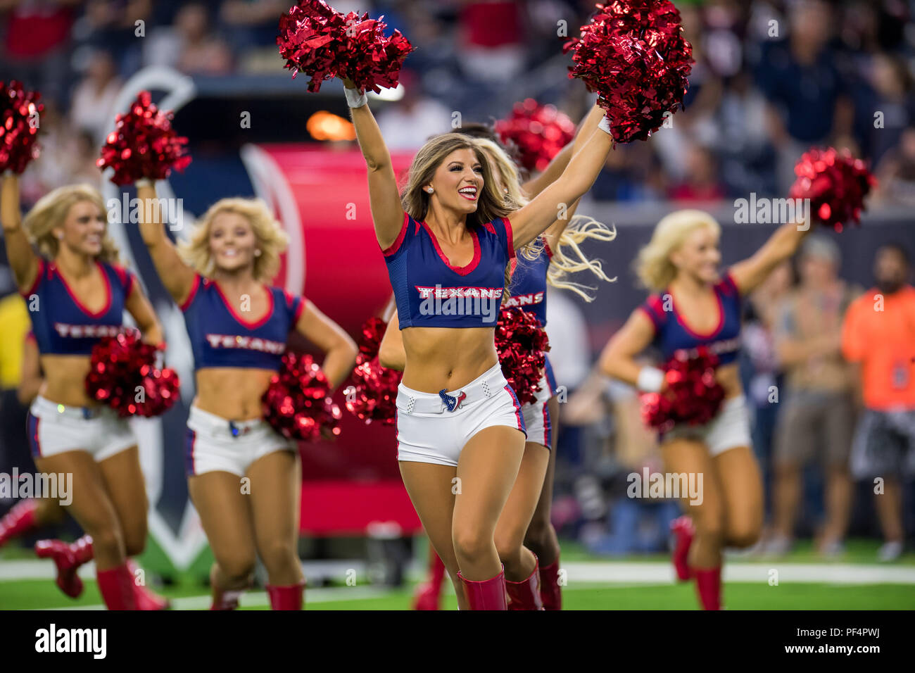 Houston, Stati Uniti d'America. Il 18 agosto 2018. Houston Texans cheerleader prima di un preseason NFL partita di calcio tra la Houston Texans e San Francisco 49ers a NRG Stadium di Houston, TX. Houston ha vinto il gioco 16 a 13. Trask Smith/CSM Foto Stock