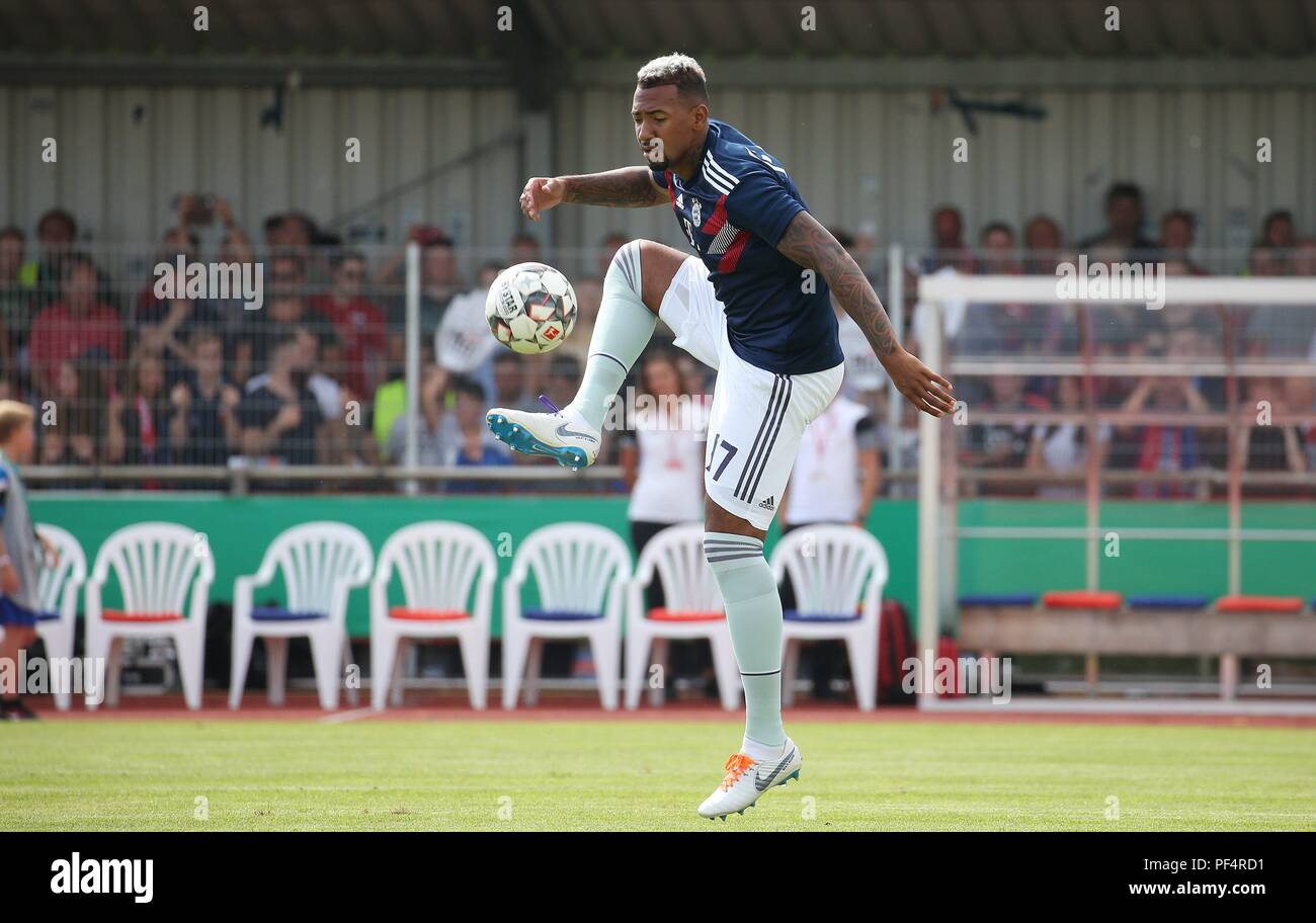 Drochtersen, Germania. 18 Agosto, 2018. firo: 18.08.2018, calcio, 1.Bundesliga, stagione 2018/2019, DFB-Pokal, tazza, 1.Runde, SV Drochtersen/Assel - Bayern München Muenchen 0: 1. Jerome Boateng | Utilizzo di credito in tutto il mondo: dpa/Alamy Live News Foto Stock