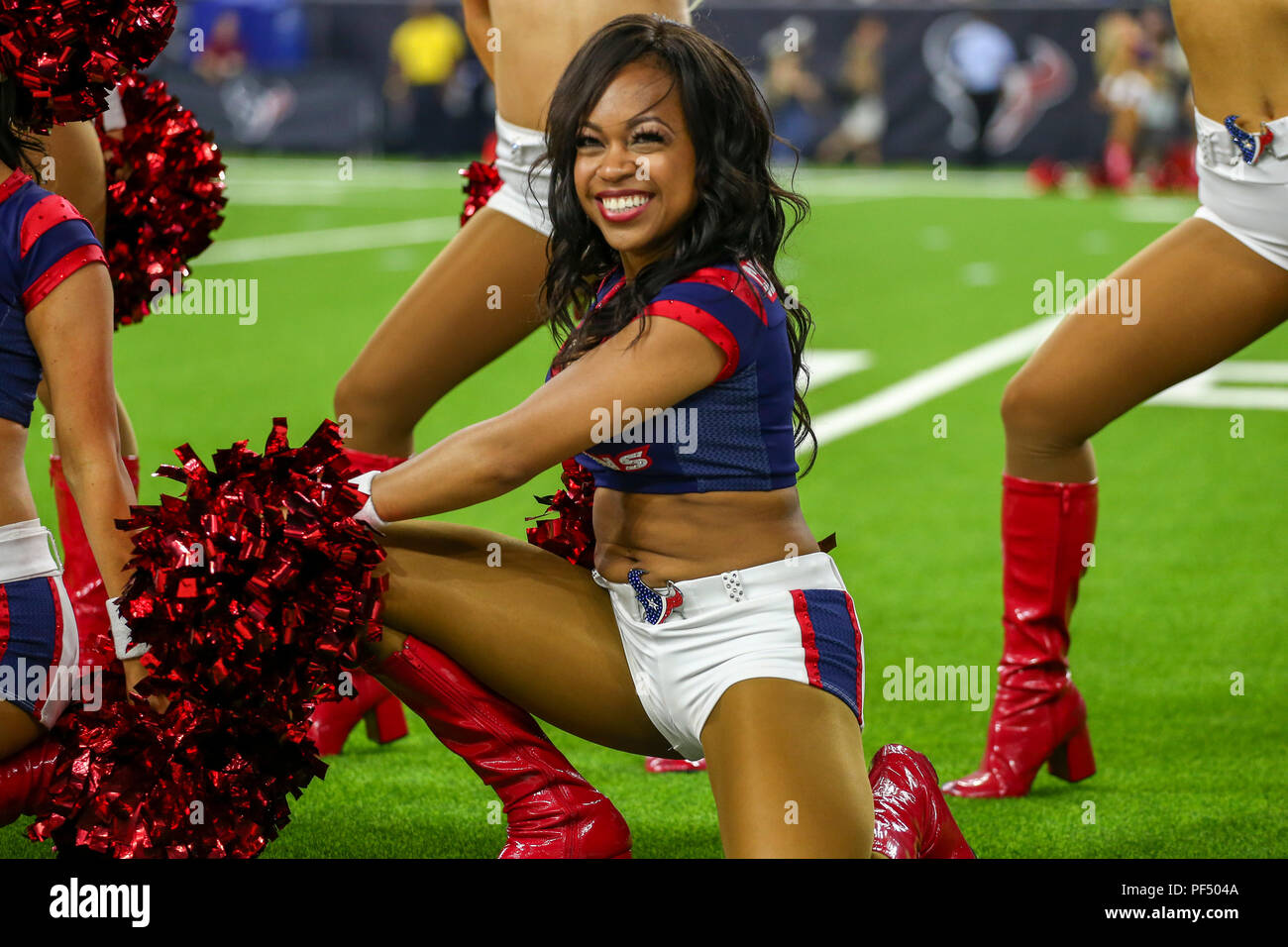 18 agosto 2018: a Houston Texans cheerleader durante la preseason NFL partita di calcio tra la Houston Texans e San Francisco 49ers a NRG Stadium di Houston, TX. John Glaser/CSM Foto Stock