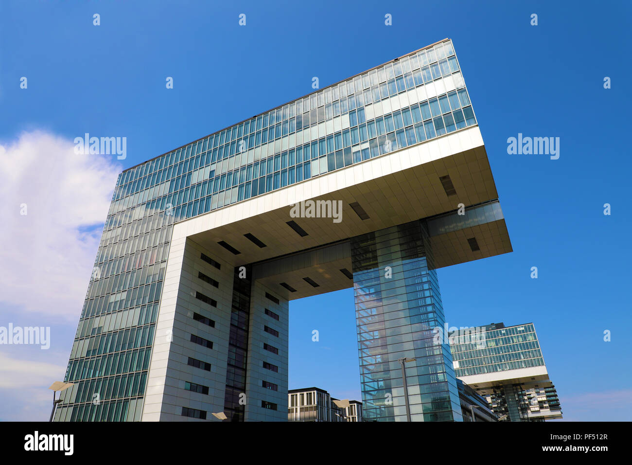 Colonia, Germania - 31 Maggio 2018: colonia Kranhaus è un moderno centro business sulla banca del fiume Reno, Colonia, Germania, Europa Foto Stock