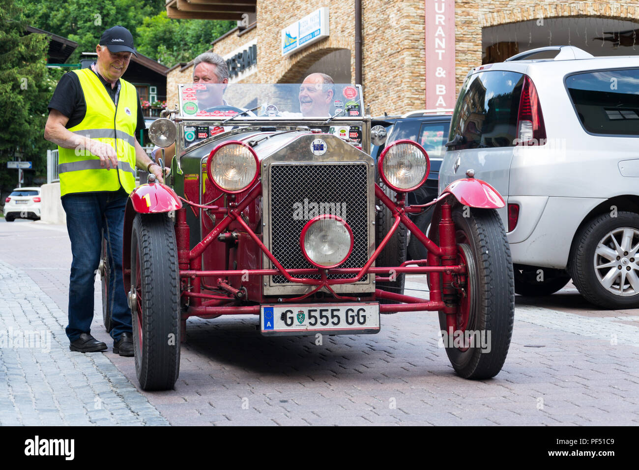 A Saalbach Hinterglemm, Austria - 21 giugno 2018: Vintage vettura italiana Lancia Lambda tipo 221 Spider dal 1927 oldsmobile veterano su Giugno 21, 2018 Foto Stock