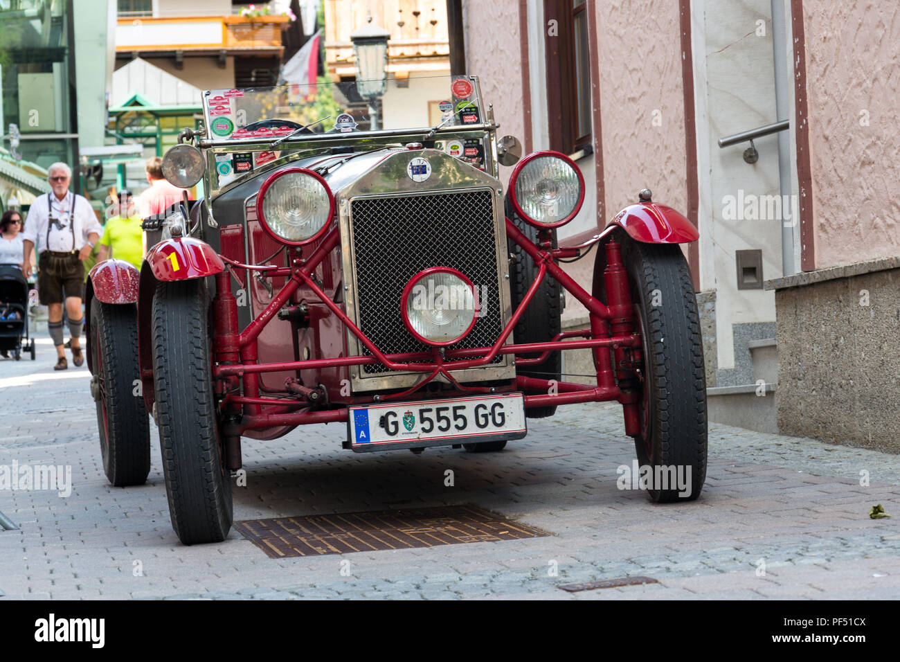 A Saalbach Hinterglemm, Austria - 21 giugno 2018: Vintage vettura italiana Lancia Lambda tipo 221 Spider dal 1927 oldsmobile veterano su Giugno 21, 2018 Foto Stock