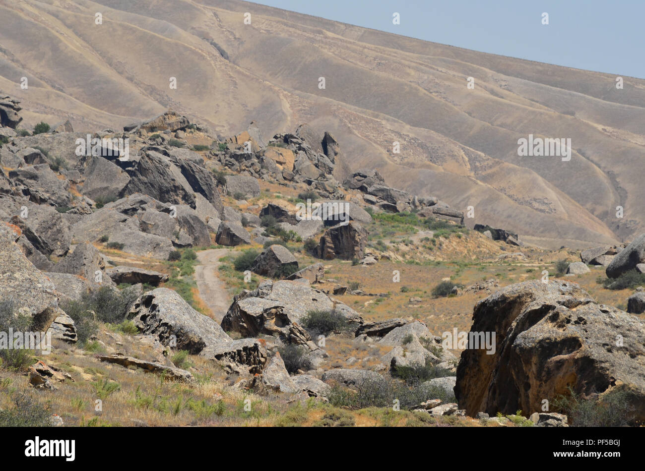 Dure semi-paesaggio desertico in Gobustan (Qobustan), Azerbaigian Foto Stock