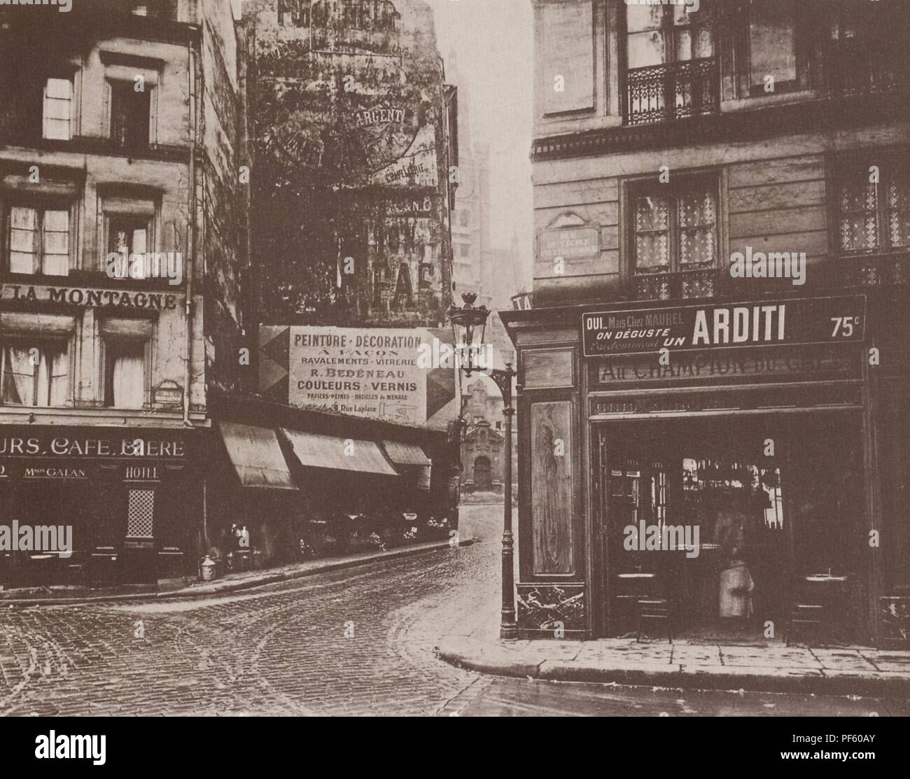 Atget, Eugène - Alte Häuser, alte Straßen, pittoreske Ansichten, Rue de la Montagne - Sainte Geneviève Foto Stock