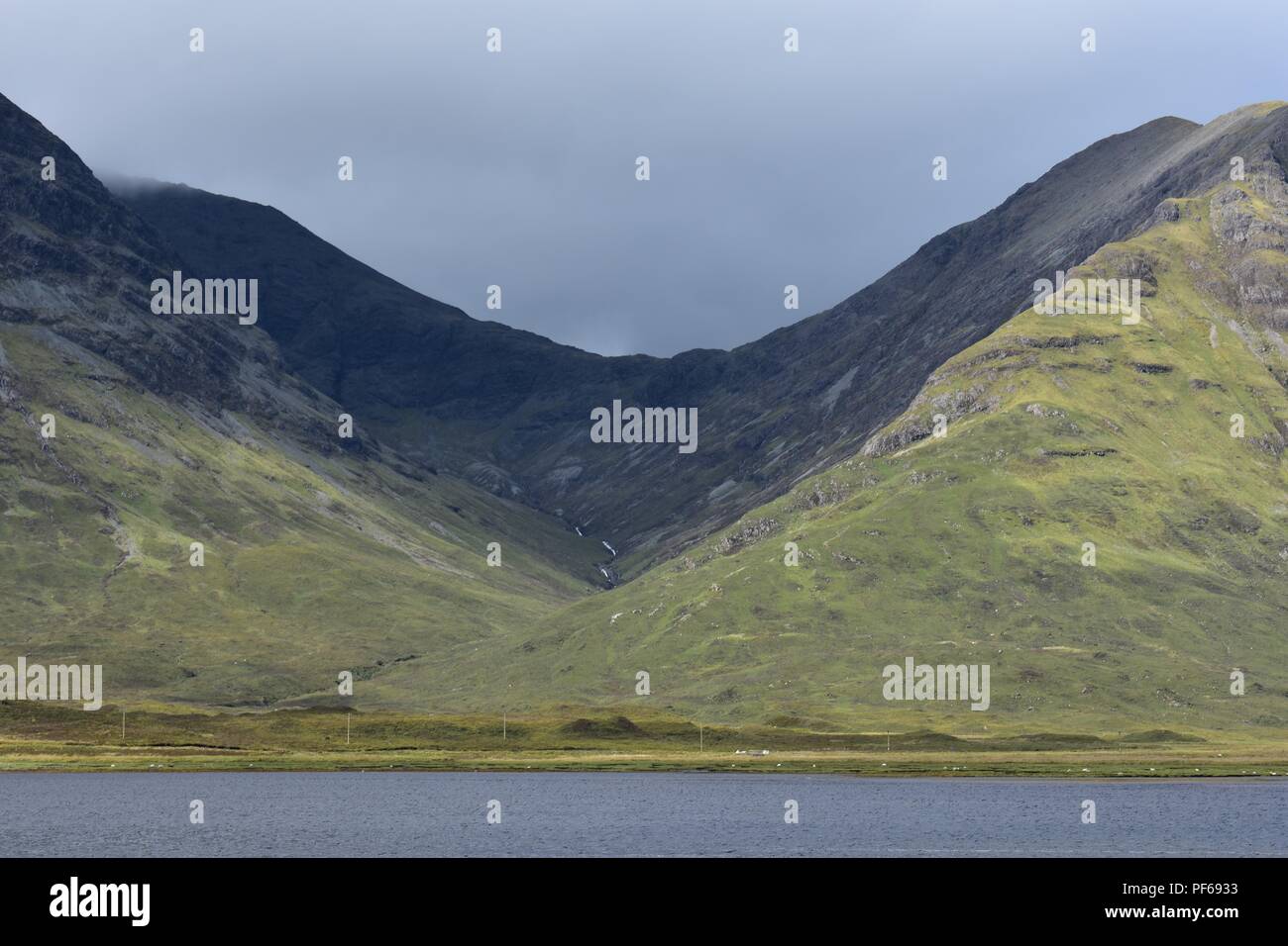 Vista sul Loch Slapin, Isola di Skye in Scozia Foto Stock