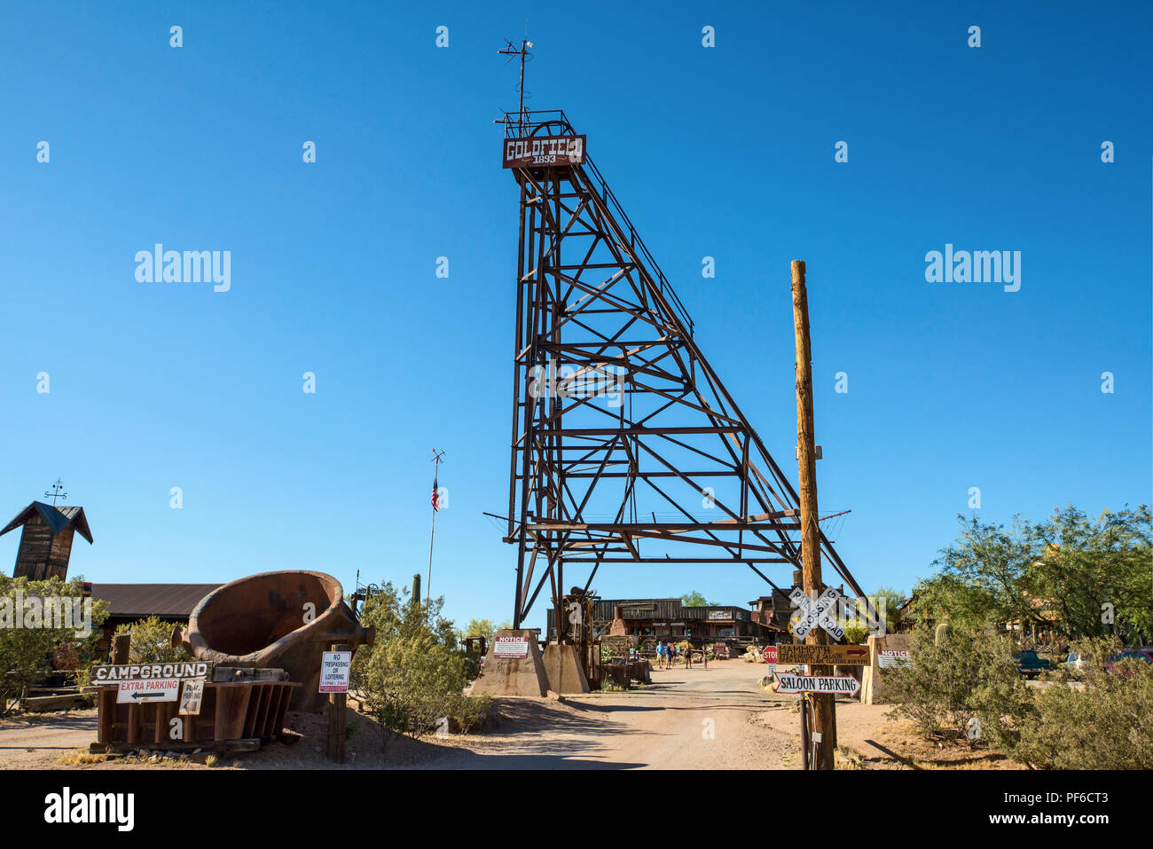 Goldfield Ghost Town è situato sulla cima di una piccola collina tra il Superstition Mountains e l'Goldfield montagne, l'insediamento di Goldfield ha ottenuto il suo Foto Stock