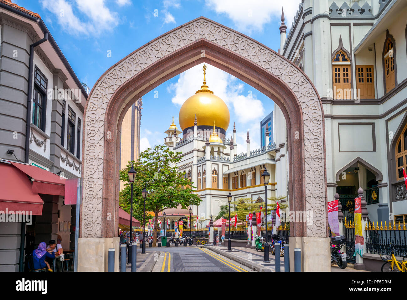 Street View di Singapore con Masjid Sultan Foto Stock