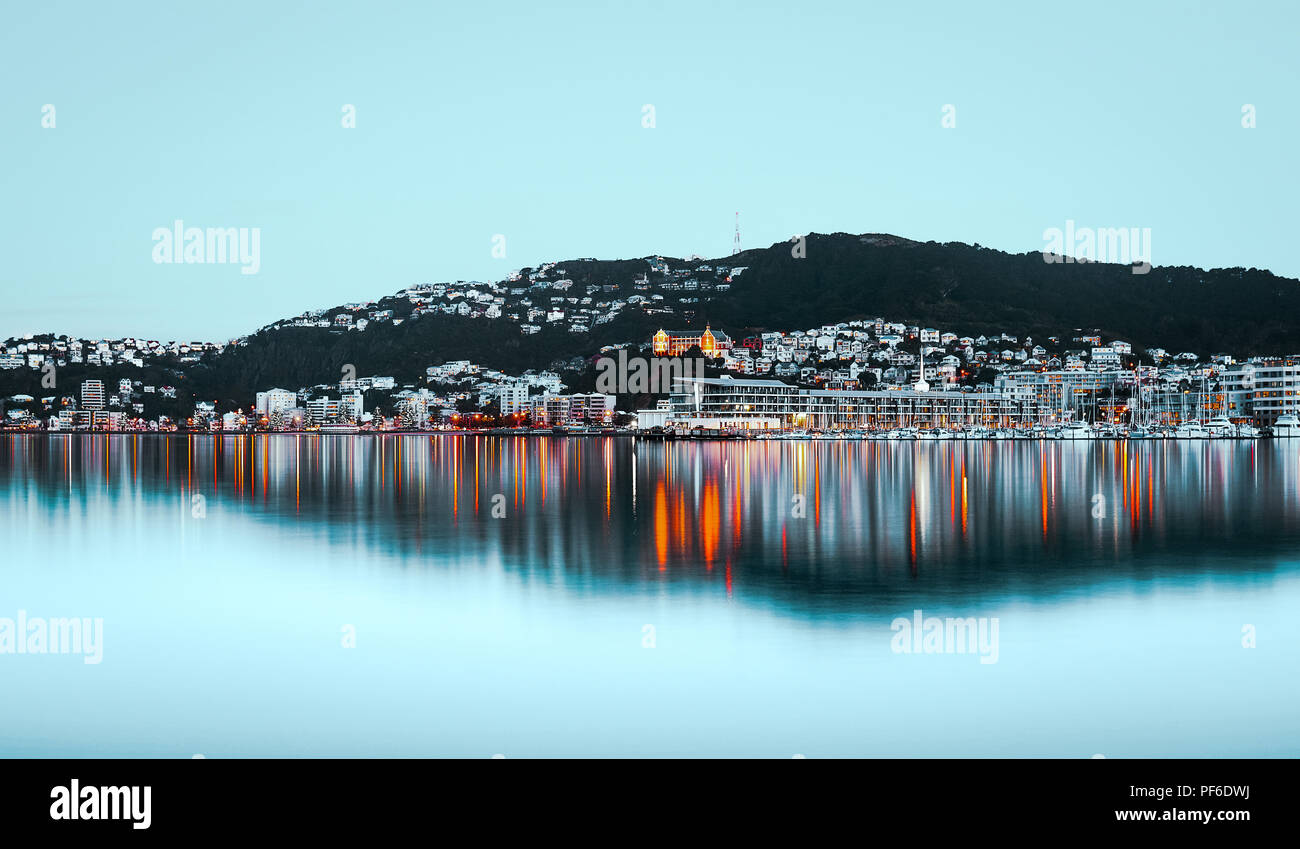 Una splendida vista di riflessione di Wellington, Nuova Zelanda Foto Stock