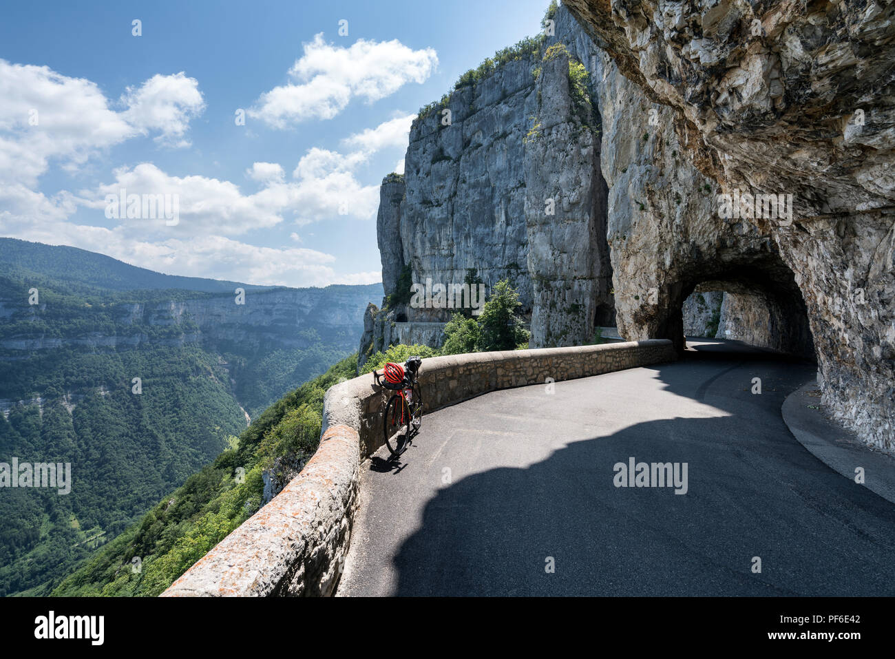 Escursioni in bicicletta nella Combe Laval gorge road, Francia, Europa UE Foto Stock