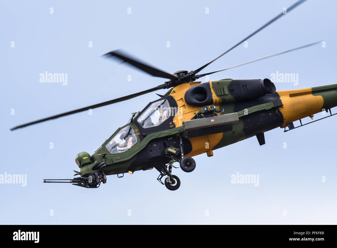 TAI Agusta Westland T129 ATAK attacco elicottero militare a Farnborough Airshow internazionale FIA, aeronautica, aerospaziale trade show Foto Stock