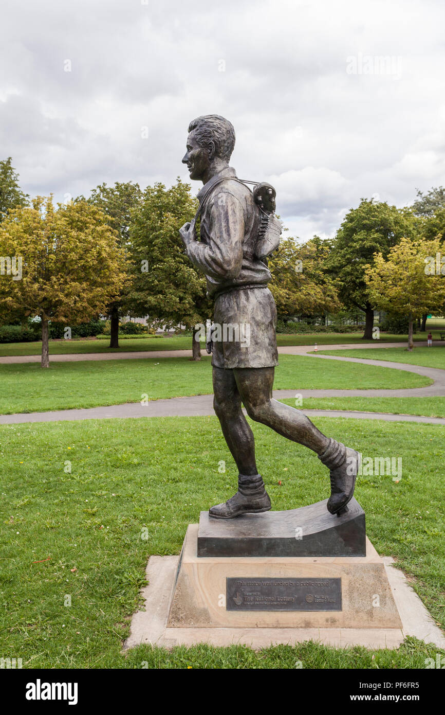 Statua di Brian Clough,famoso giocatore di football manager, situato in Albert Park,Middlesbrough,l'Inghilterra,UK Foto Stock