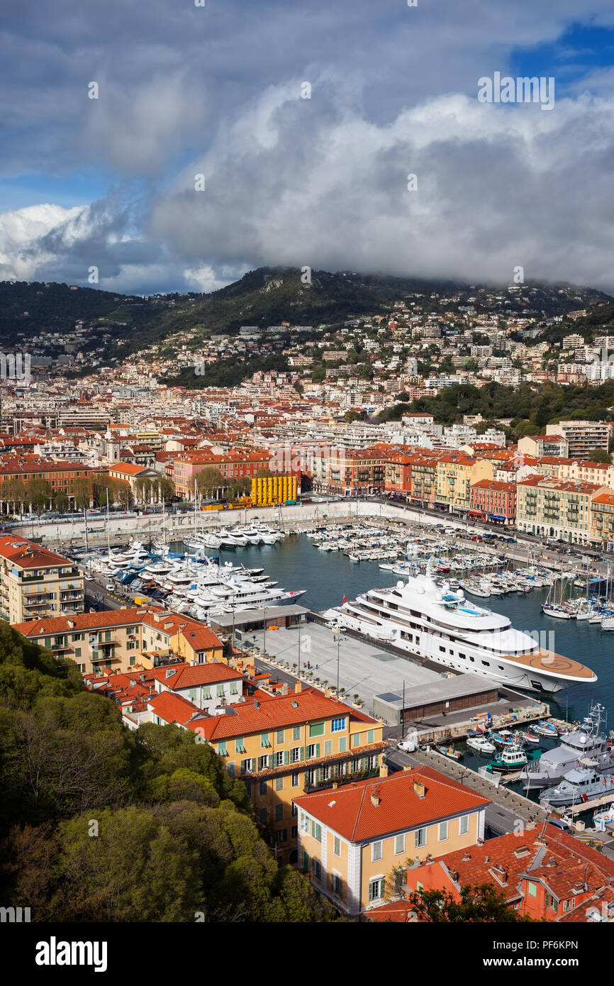 Città di Nizza in Francia, vista sul porto di Nizza sulla Costa Azzurra Foto Stock