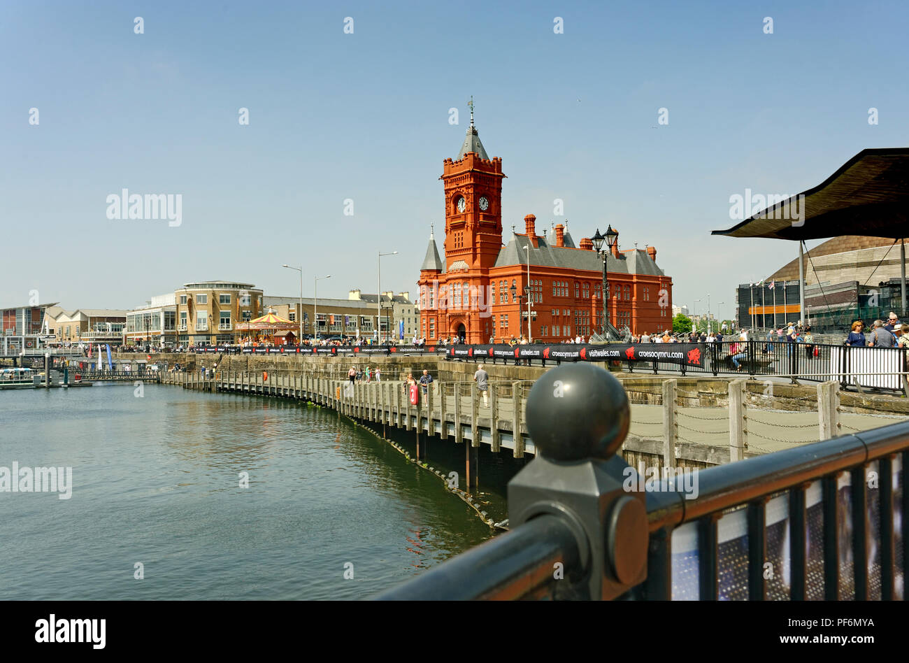 L'Edificio Pierhead la Baia di Cardiff Wales UK Foto Stock