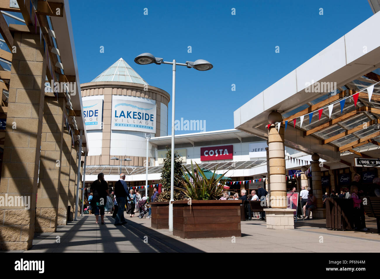 Lakeside Village Outlet Shopping a Doncaster nello Yorkshire Soiuth REGNO UNITO Foto Stock