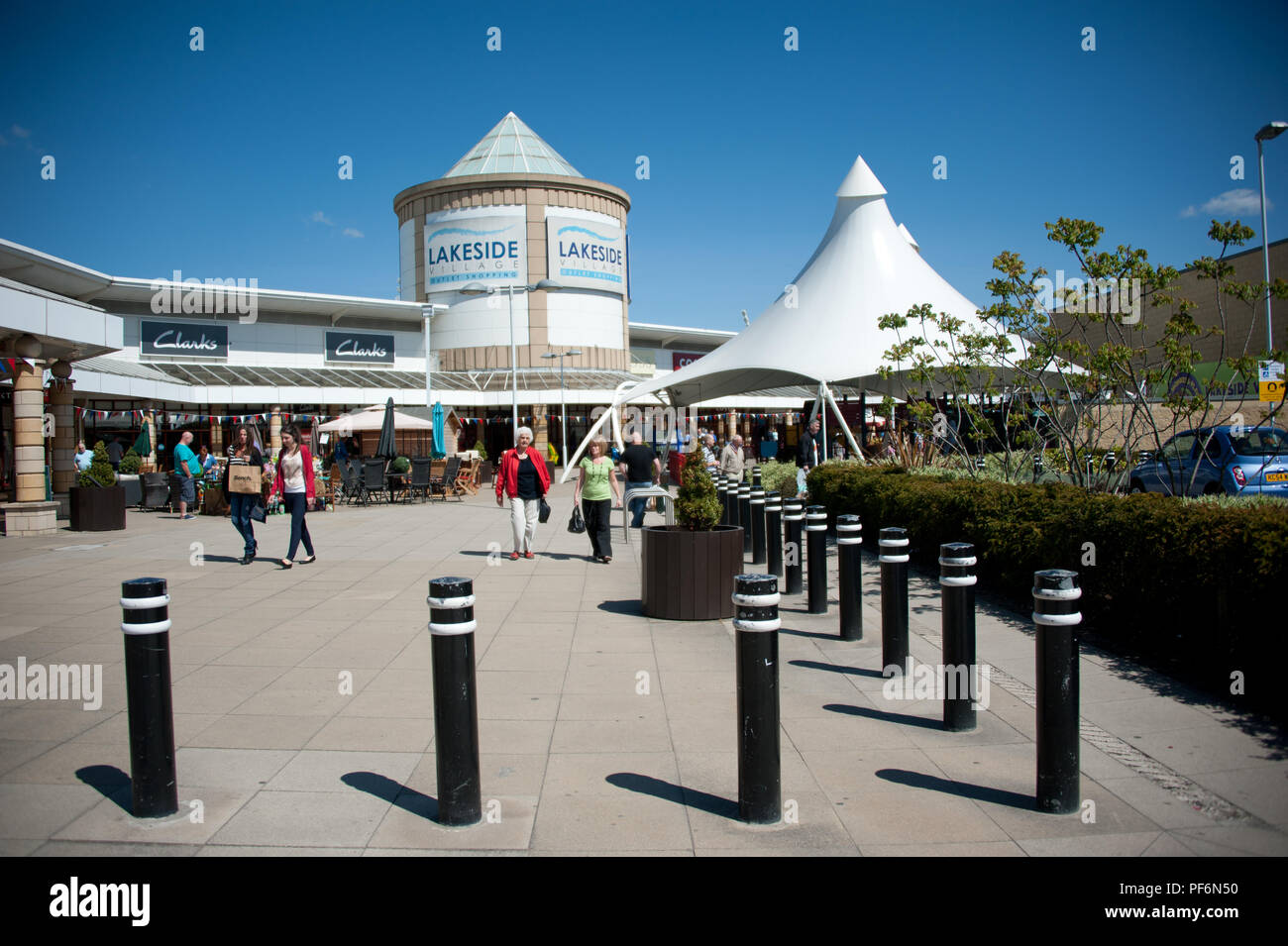 Lakeside Village Outlet Shopping a Doncaster nello Yorkshire Soiuth REGNO UNITO Foto Stock