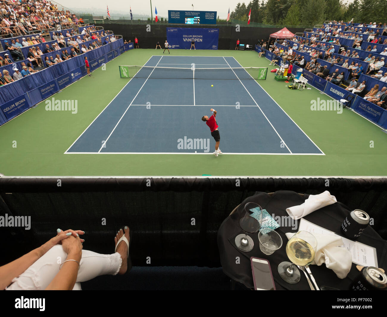 West Vancouver, Canada. Il 19 agosto 2018. Daniel Evans di Gran Bretagna (fondo) e Jason Kubler (top) competere in ATP Challenger Tour Mens finale unica al centro della corte. Odlum Brown VanOpen Hollyburn Country Club. © Gerry Rousseau/Alamy Live News Foto Stock