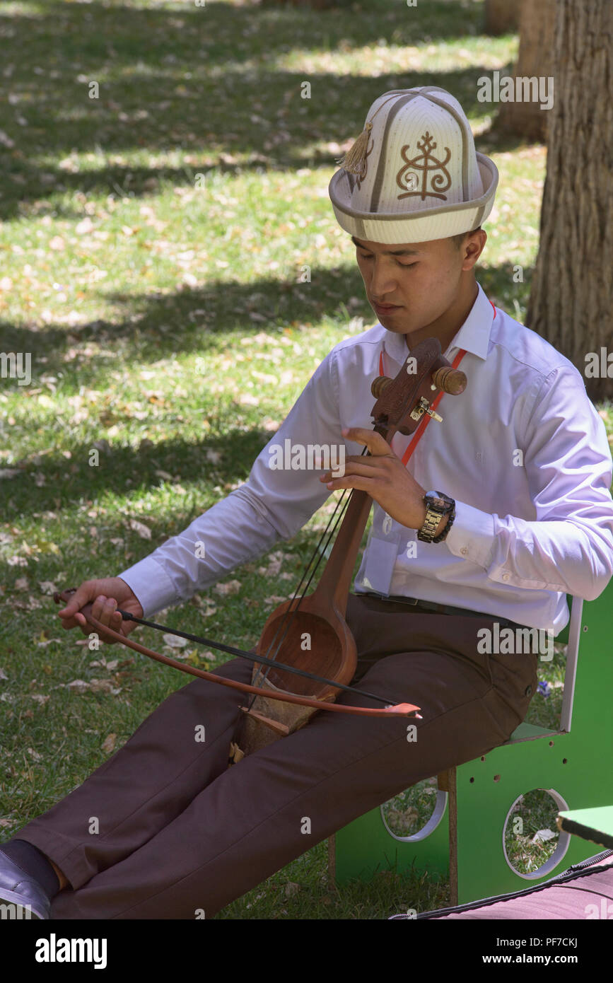 Tradizionale musicista del Kirghizistan, Khorog, Tagikistan Foto Stock