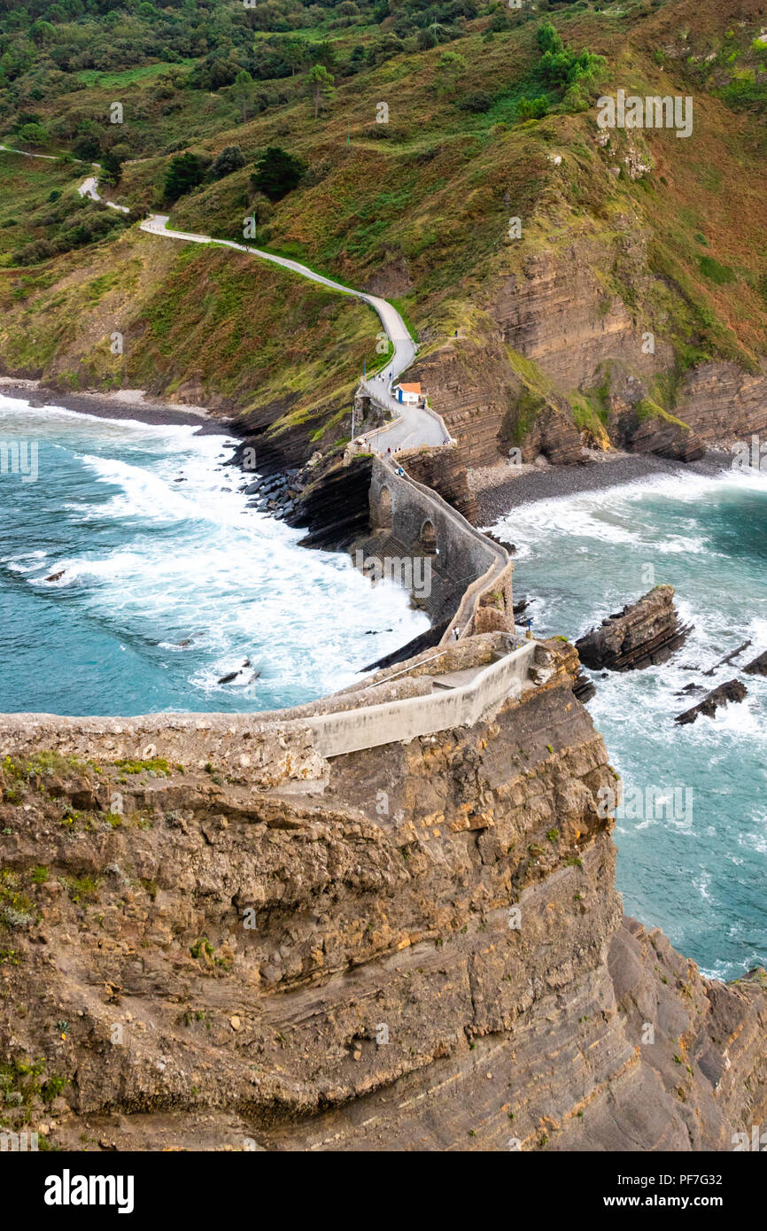 Vista al tramonto di isola Gaztelugatxe scale, Bilbao in Spagna settentrionale. Foto Stock