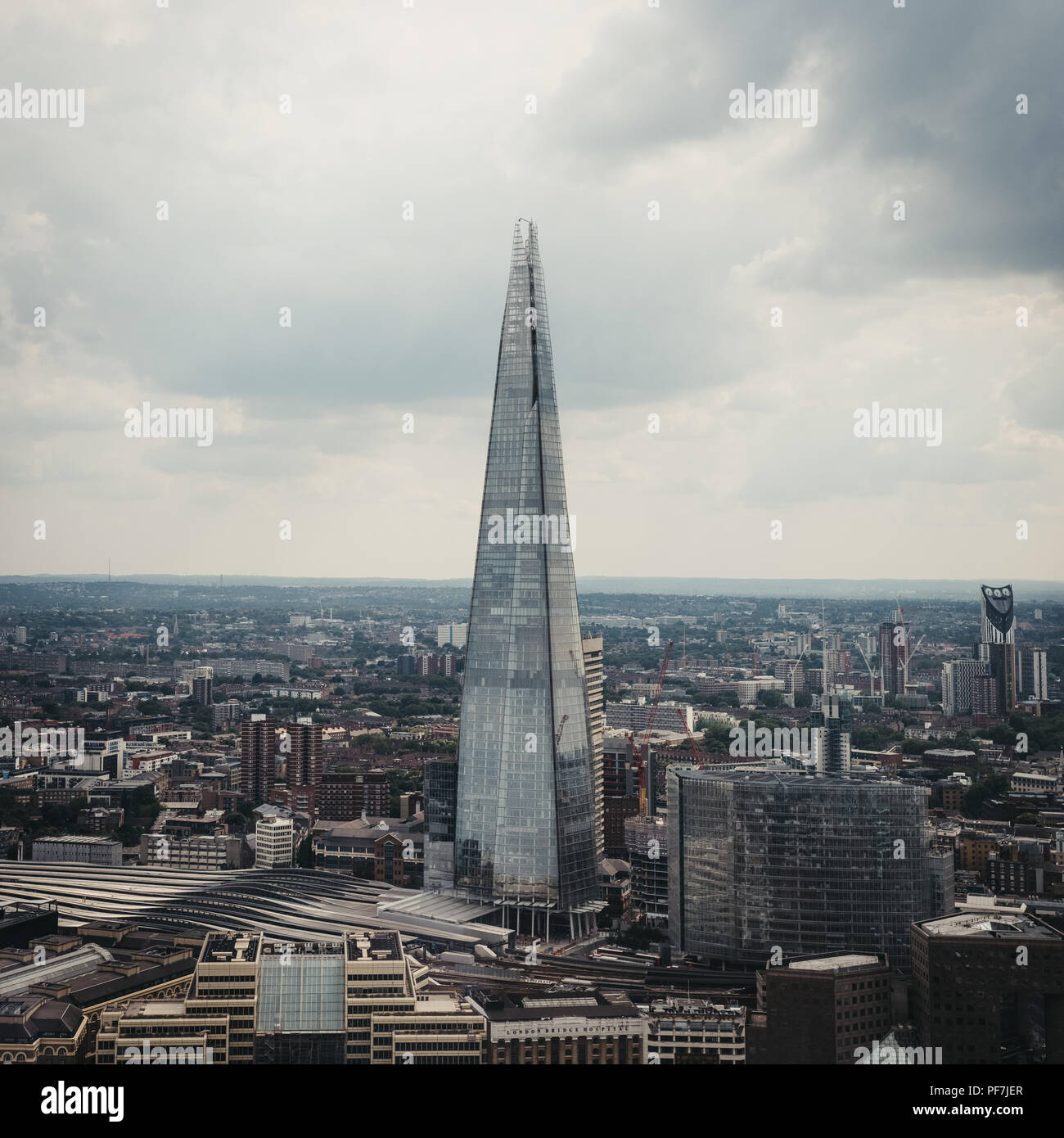 London, Regno Unito - 24 Luglio 2018: Veduta aerea della skyline di Londra e la Shard, il più alto edificio della città. Foto Stock