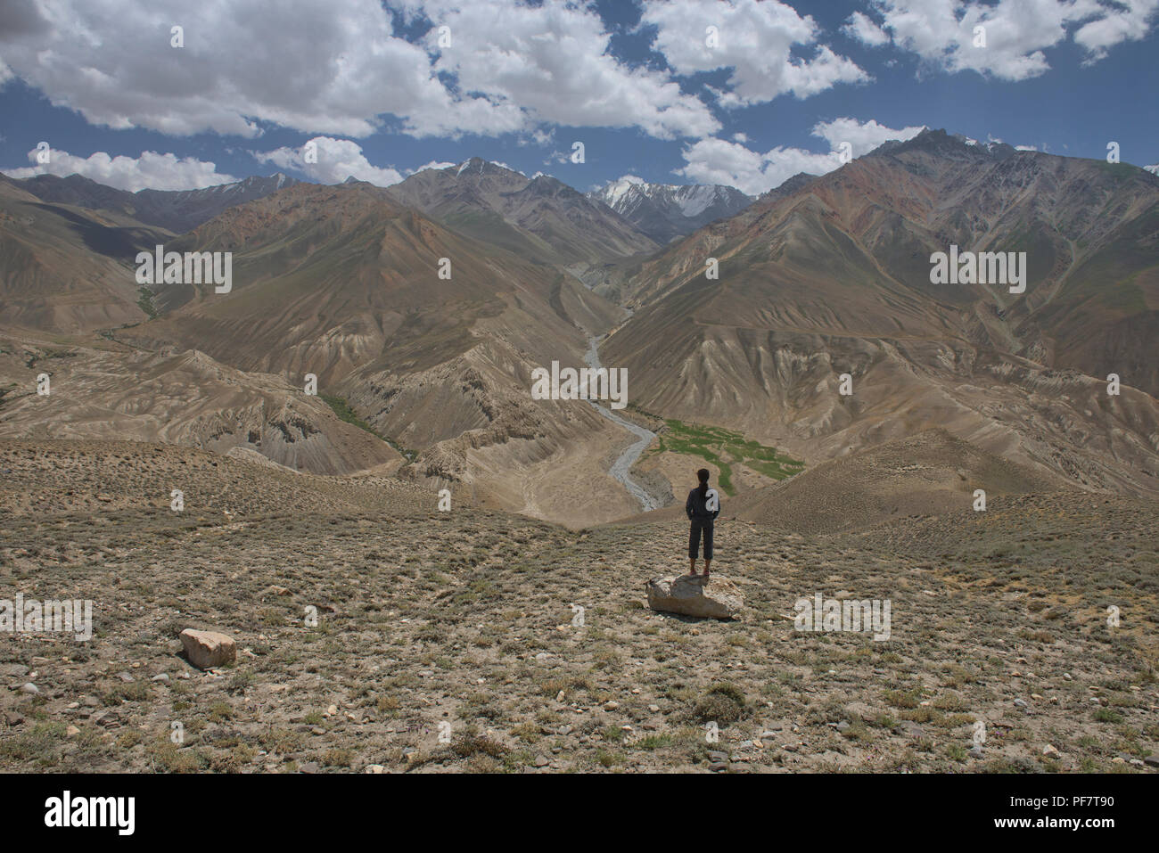 Guardando nel Wakhan Valley e Afghanistan Hindu Kush, Langar, Tagikistan Foto Stock